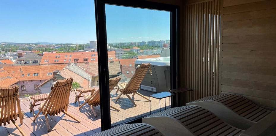 Exkluzív panorámaterasz, wellness-szaunaház